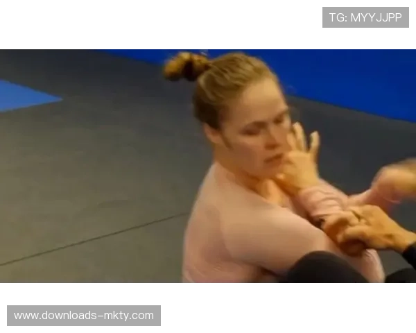 凯拉·哈里森与隆达·罗西旧怨，雏量级冠军战背景添故事线